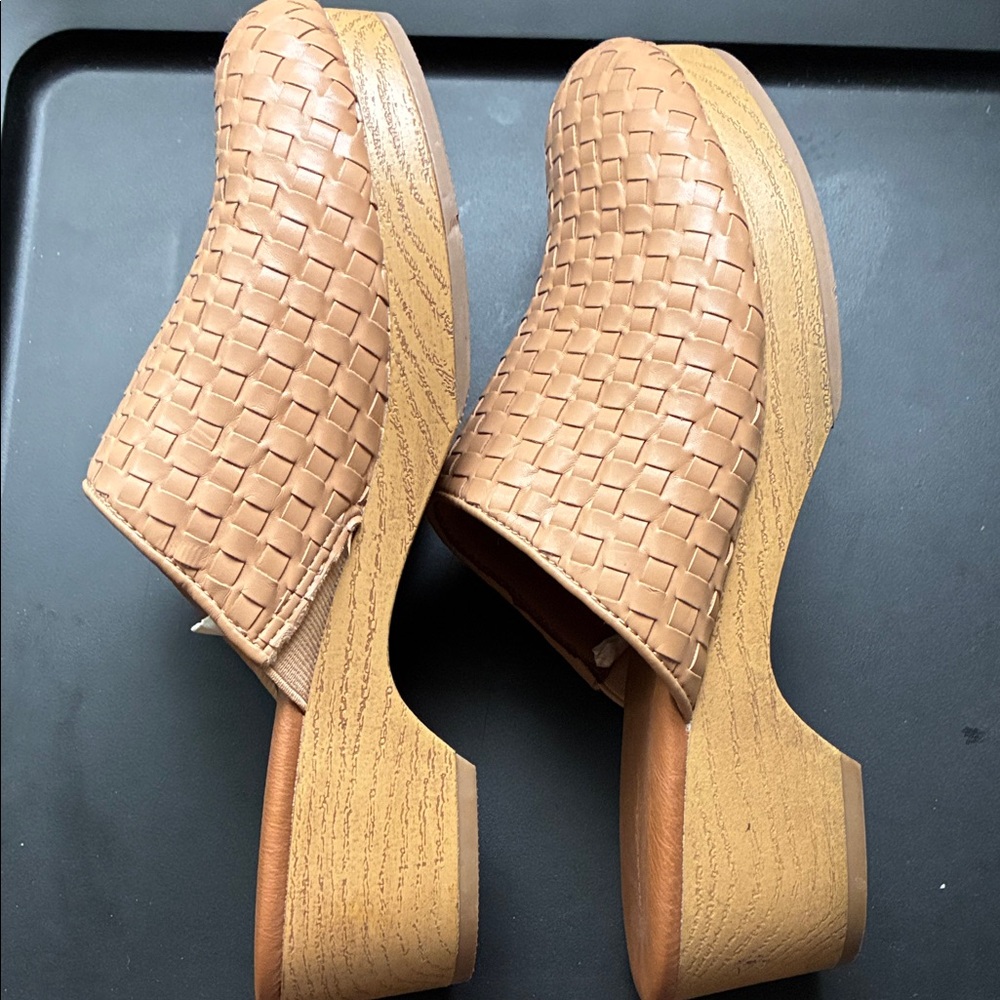 Banana Republic Tan Woven Leather Slide Mules - Picture 6 of 6